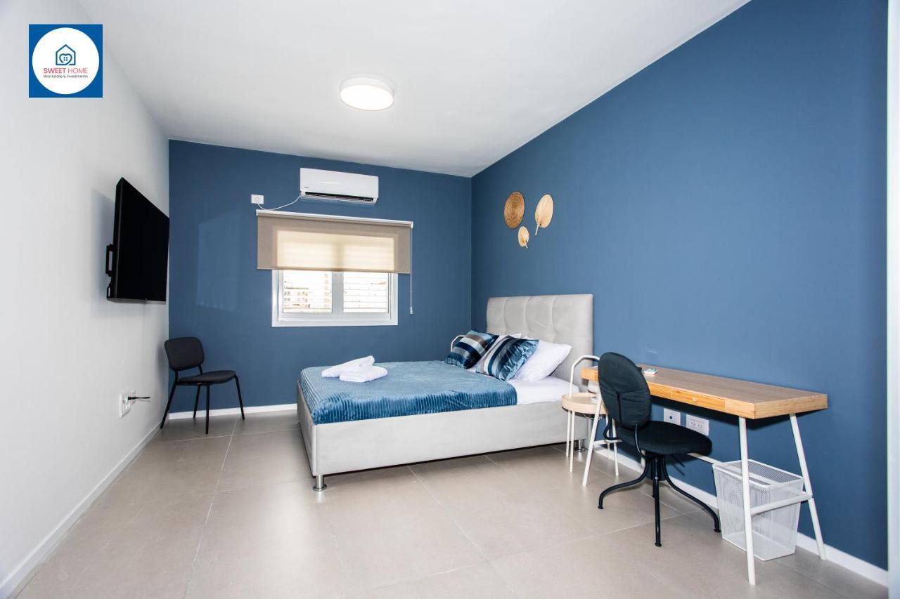 Design Apartments In 内坦亚 外观 照片